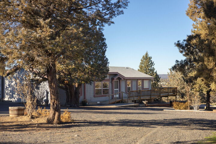 Property Photo:  21140 Arid Avenue  OR 97703 