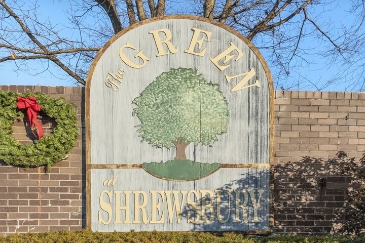 Property Photo:  44 Shrewsbury Green Dr B  MA 01545 