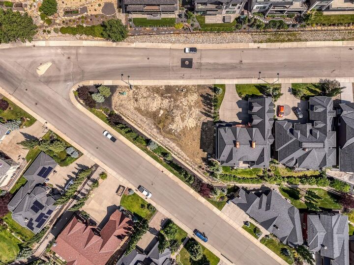 Property Photo:  7695 Elkton Drive SW  AB T3H 3X3 