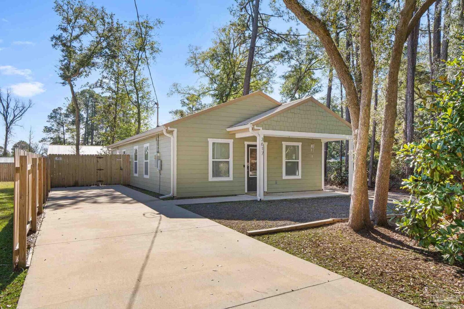 Property Photo:  3617 Stonewall Ave  FL 32507 