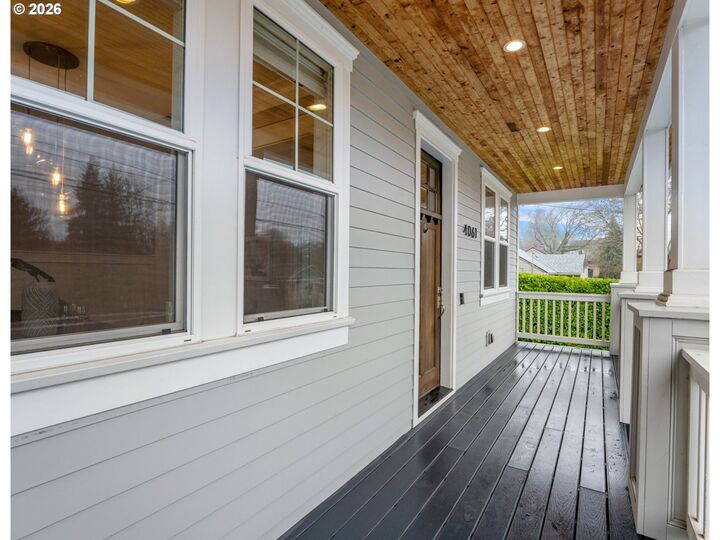 Property Photo:  4061 SE Lexington St  OR 97202 