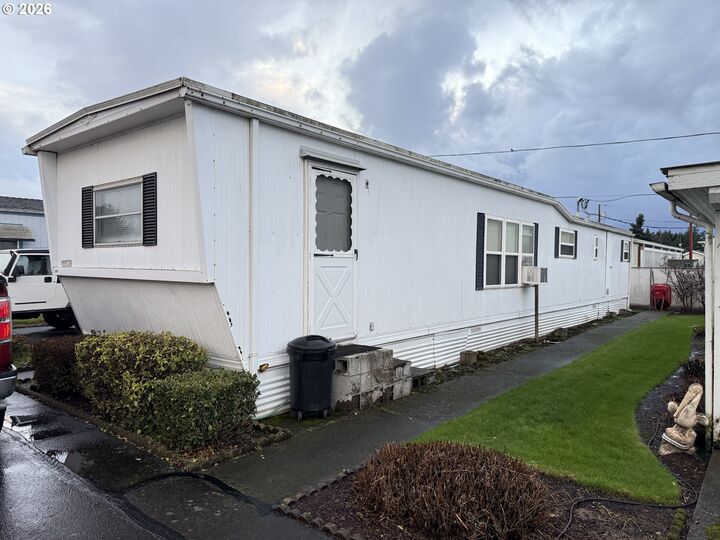 Property Photo: 5545 43rd Way NE OR 97305