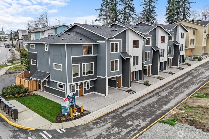 Property Photo:  16823  Alder Way E6  WA 98037 