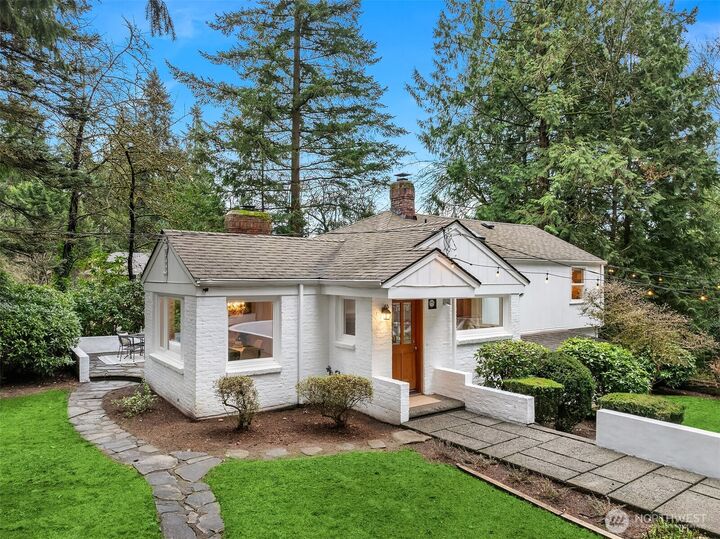 Property Photo:  17899  40th Avenue NE  WA 98155 