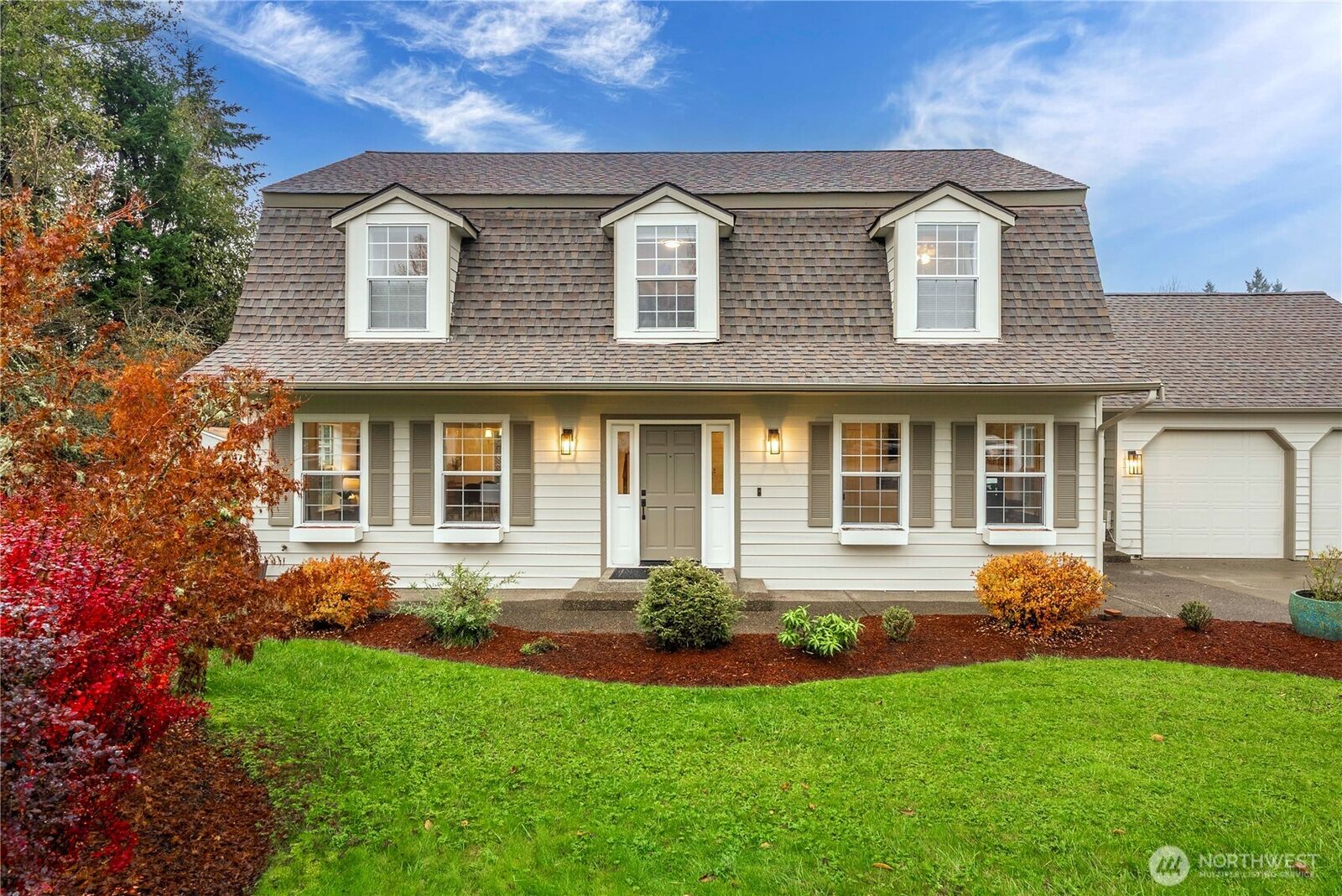 Property Photo:  2810  Briarwood Court SE  WA 98501 
