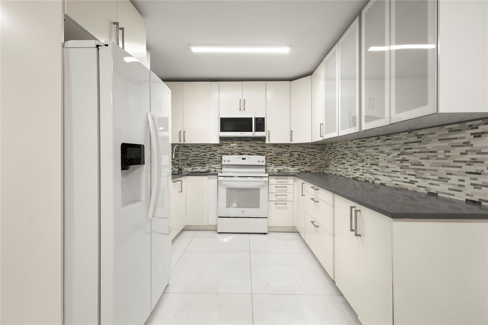 Property Photo:  3167 Cocoplum Circle 3167  FL 33063 
