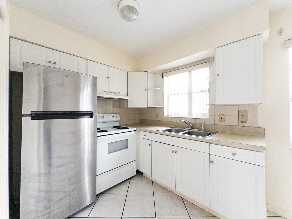 Property Photo:  5870 NW 16th Place  FL 33313 