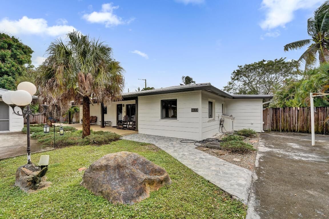 Property Photo:  5612 Harding Street  FL 33021 
