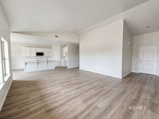 Property Photo:  6443 Shelly Ct  CA 93527 