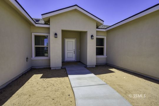 Property Photo: 6443 Shelly Ct CA 93527