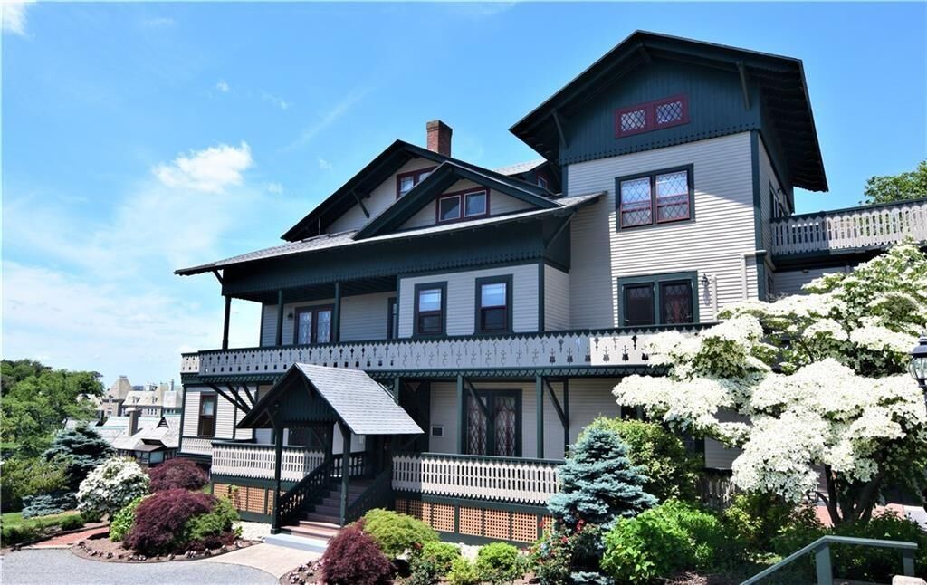 Property Photo:  35 Chastellux Avenue J  RI 02840 