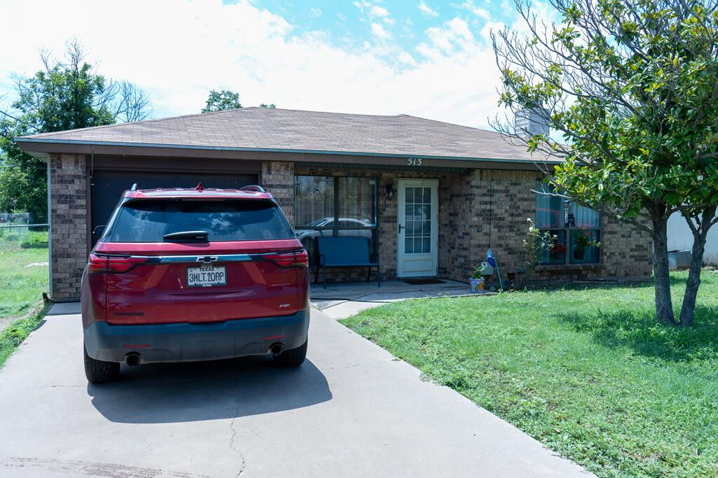 Property Photo: 513 E 46th Street TX 76903