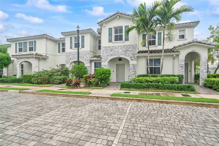 Property Photo:  2747 SE 15th St  FL 33035 