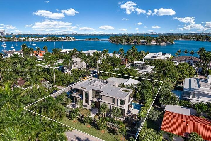 Property Photo: 375 S Hibiscus Dr FL 33139