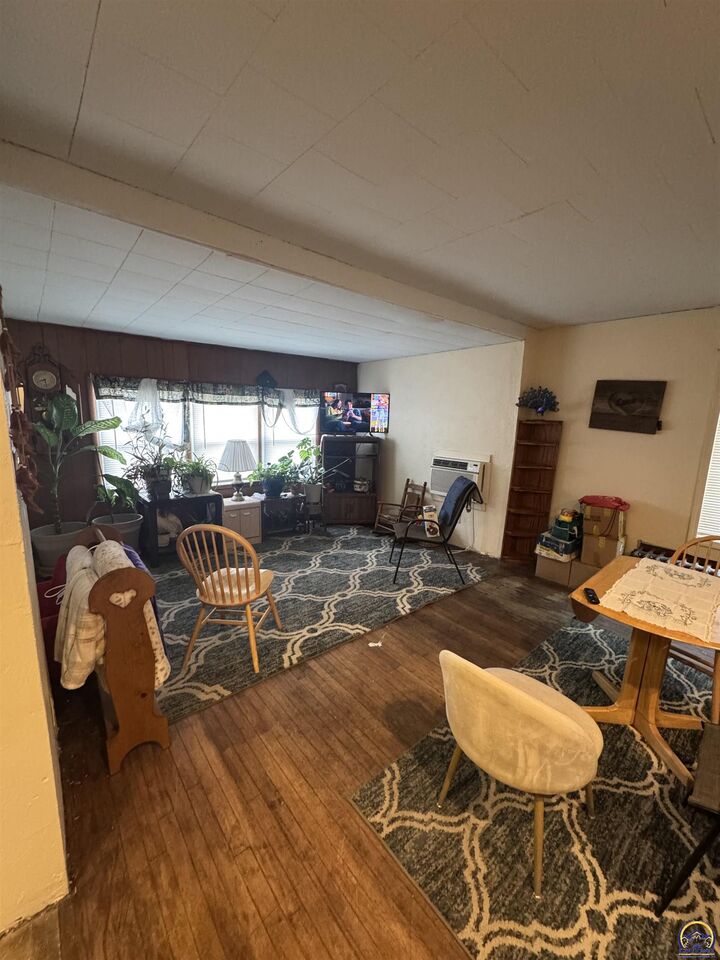Property Photo:  1109 SW Lincoln St  KS 66604 