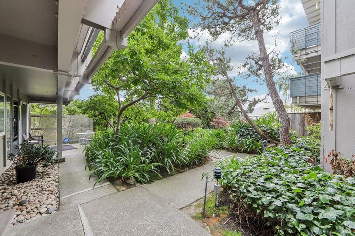 Property Photo:  290 Via Casitas 206  CA 94904 