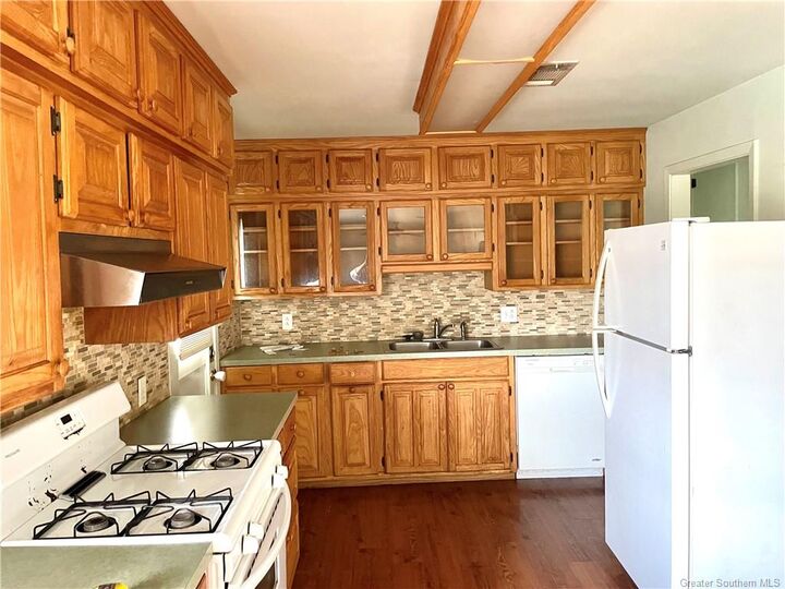 Property Photo:  311 W Lee Street W  LA 70663 