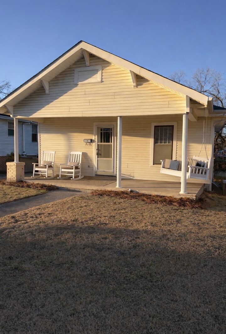 Property Photo:  209 Mattielou St E  AL 35630 - FLORENCE 