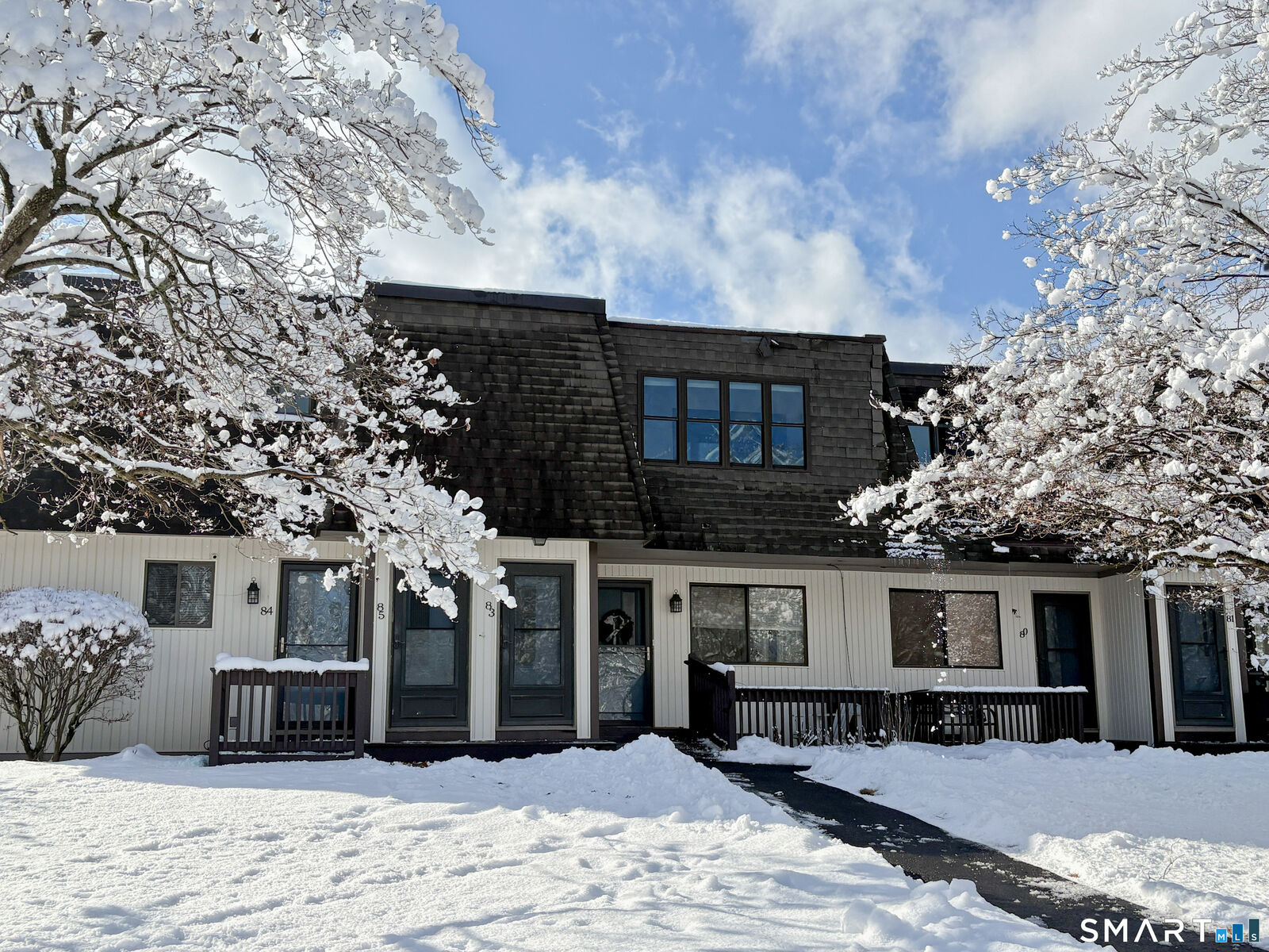 Property Photo:  83 Landing Circle 83  CT 06078 