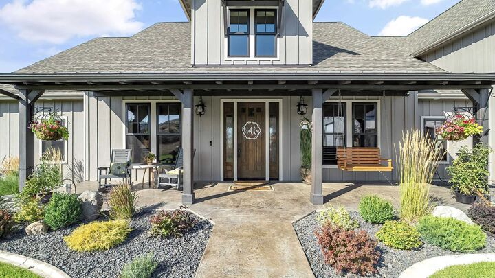 Property Photo:  18524 N Valley Rd  WA 99026 