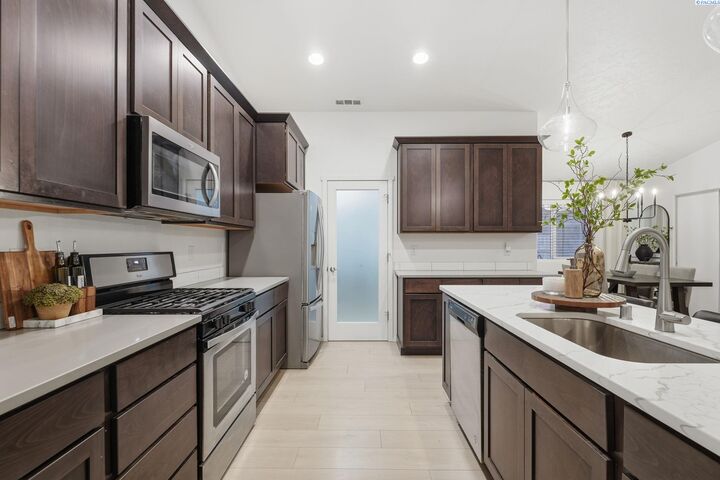 Property Photo: 4909 Perga Dr WA 99301