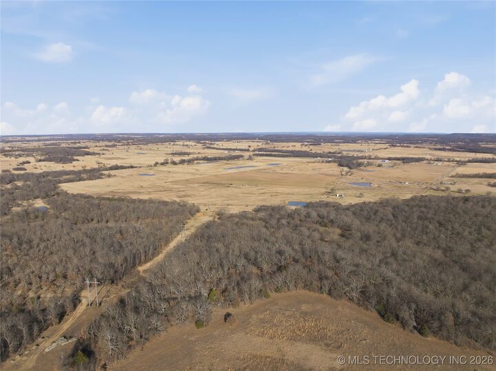 Property Photo: 424603 E 1104 Road OK 74426