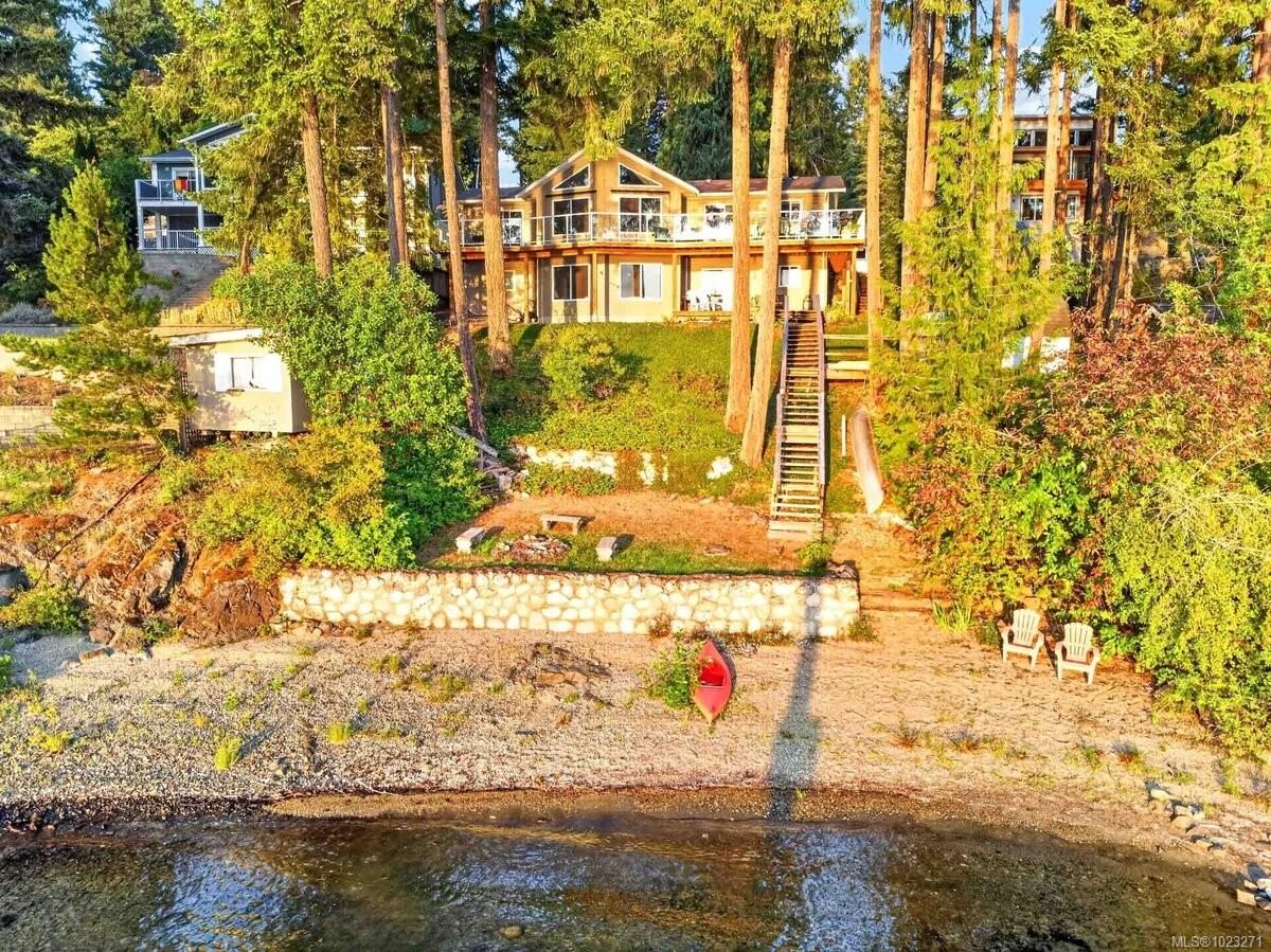 Property Photo: 8253 Dickson Dr BC V9Y 9B4