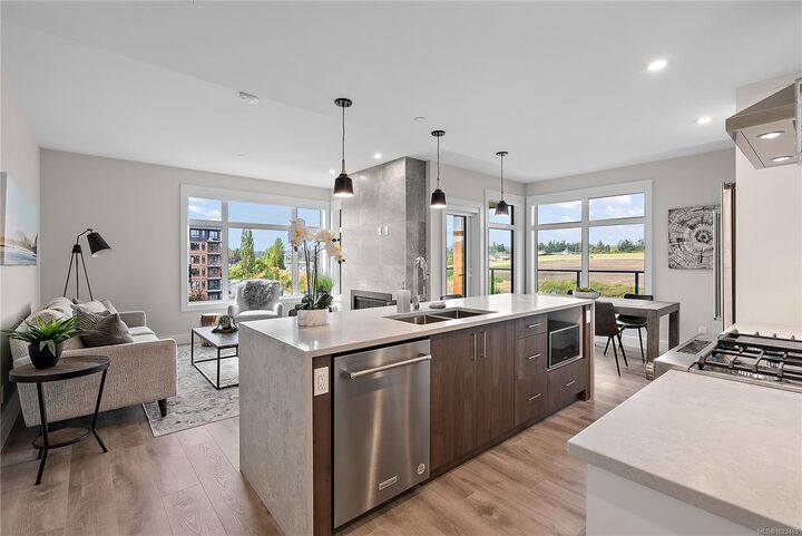 Property Photo:  2520 Hackett Cres 208  BC V8M 0C5 