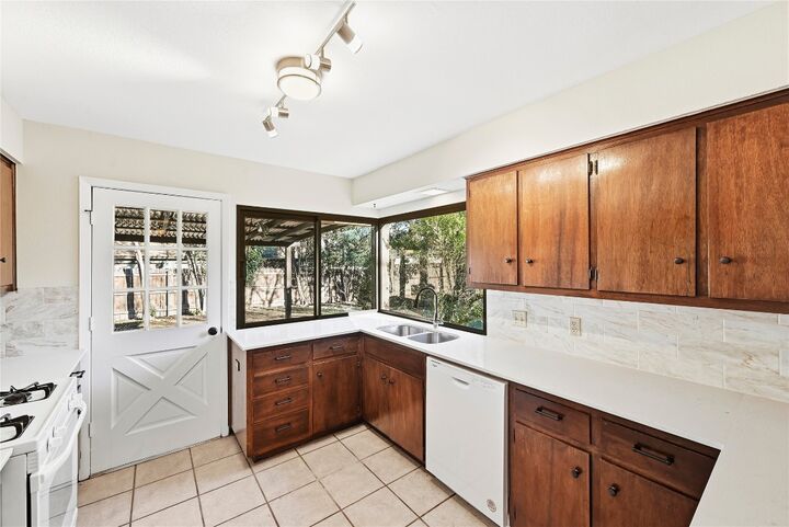 Property Photo:  5307 Presidio Road  TX 78745 