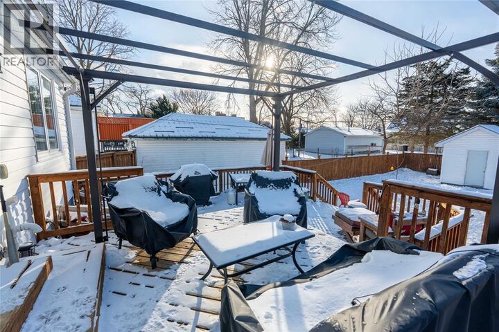 Photo de la propriété: 889 Grandview Avenue ON N7V 3X3