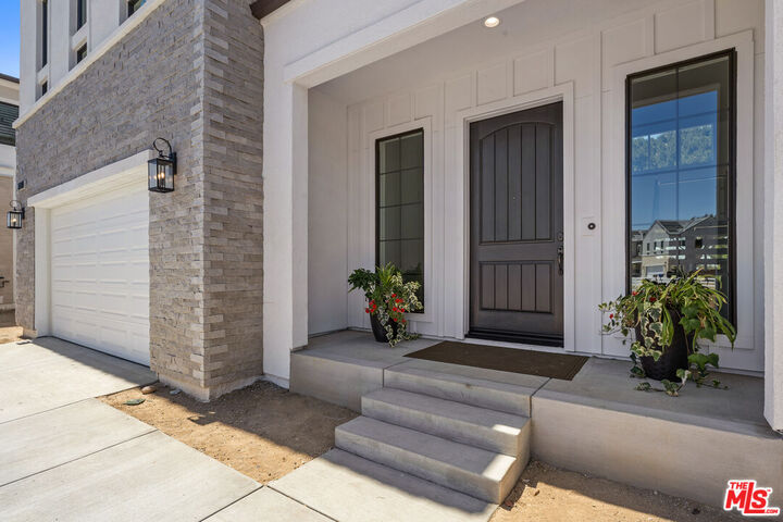 Property Photo:  11091 Woodcrest Ct  CA 91311 