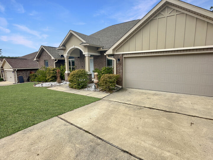 Property Photo:  670 Red Fern Road  FL 32536 