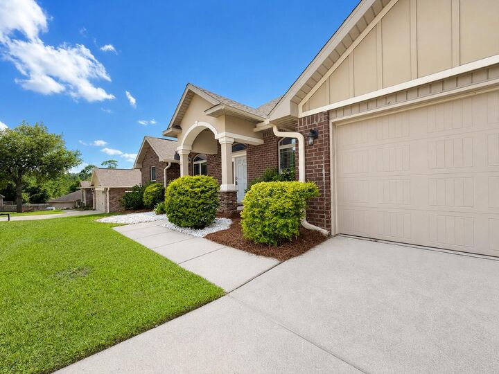 Property Photo:  670 Red Fern Road  FL 32536 