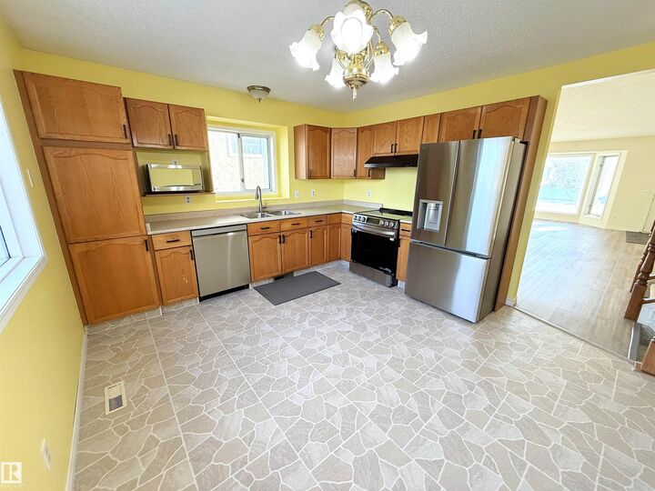 Property Photo:  129 A St. Andrews Drive  AB T7Z 1K6 