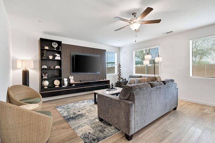 Property Photo:  2481 N Pearwood Avenue  CA 93727 