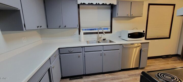 Property Photo:  321 16th Avenue NE  ND 58401 