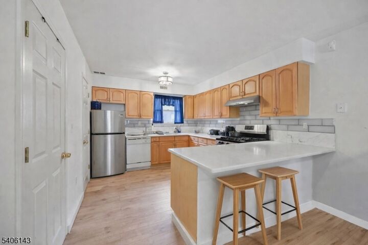 Property Photo:  28 Hoffman Pl  NJ 07111 