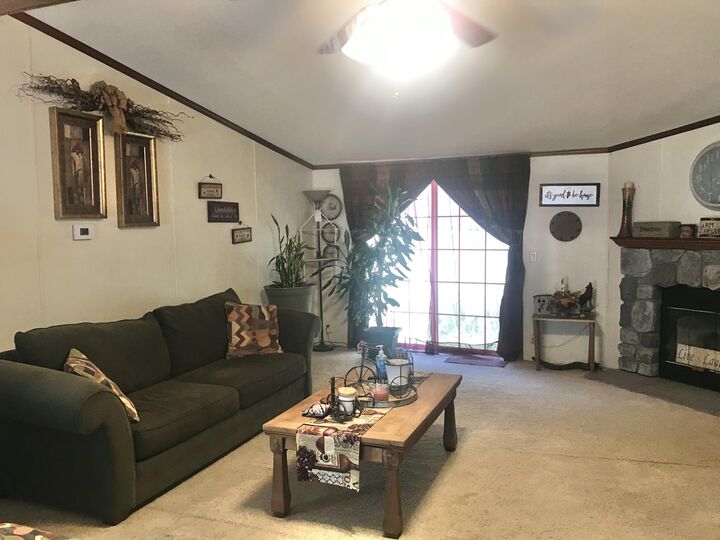 Property Photo:  686 Ky 827 Highway  KY 41144 