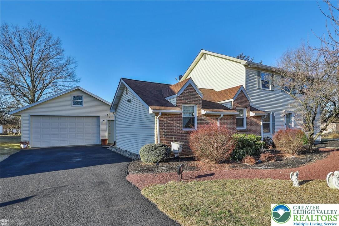 Property Photo:  2811 Kingsview Avenue  PA 18045 