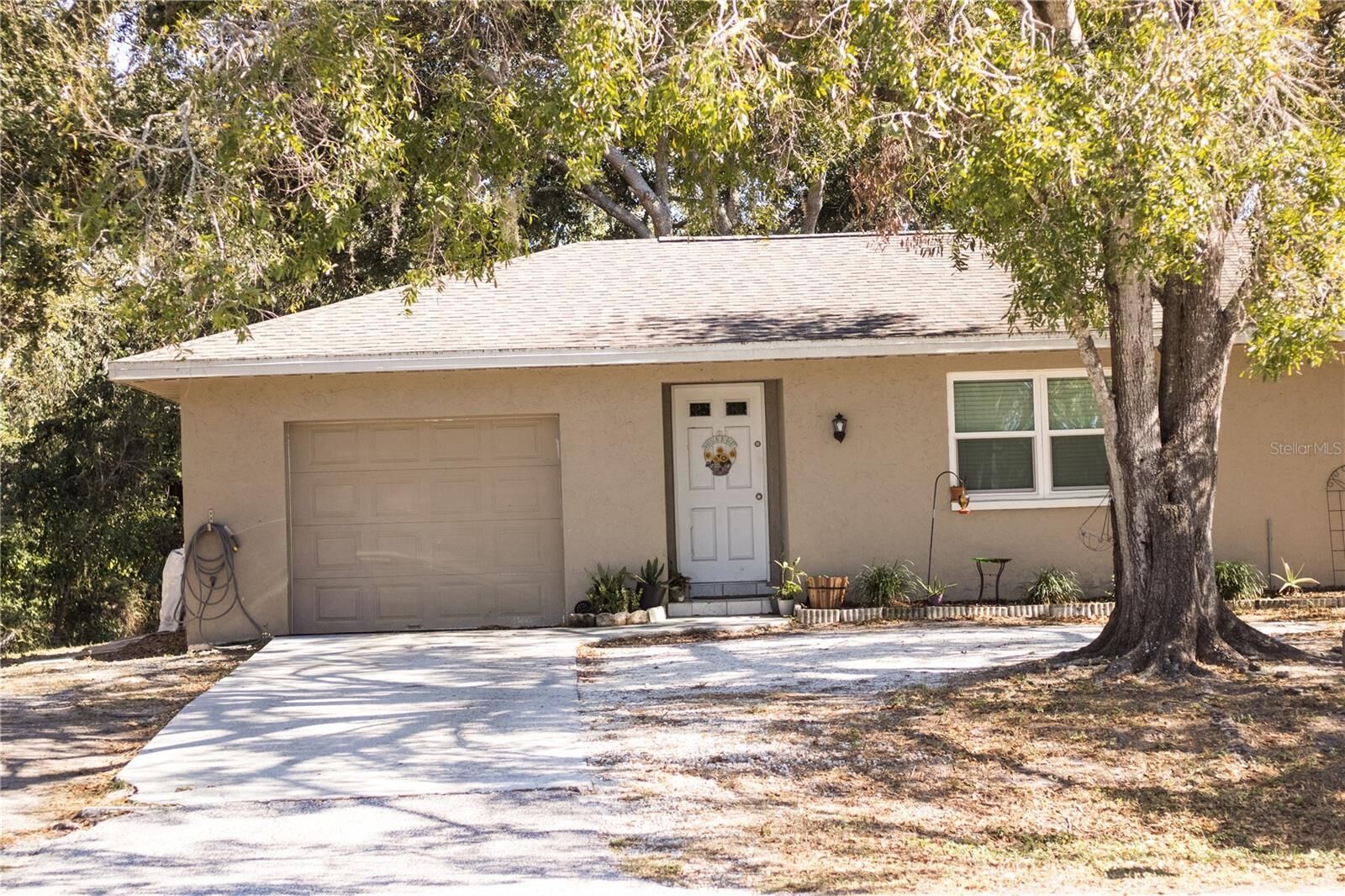 Property Photo: 901 S Lockwood Ridge Road FL 34237