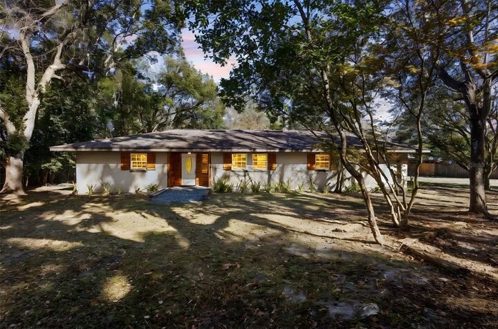 Property Photo: 1385 E Taylor Road FL 32720