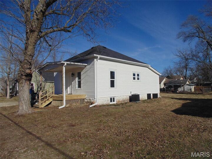 Property Photo: 708 S Jefferson Street IL 62056