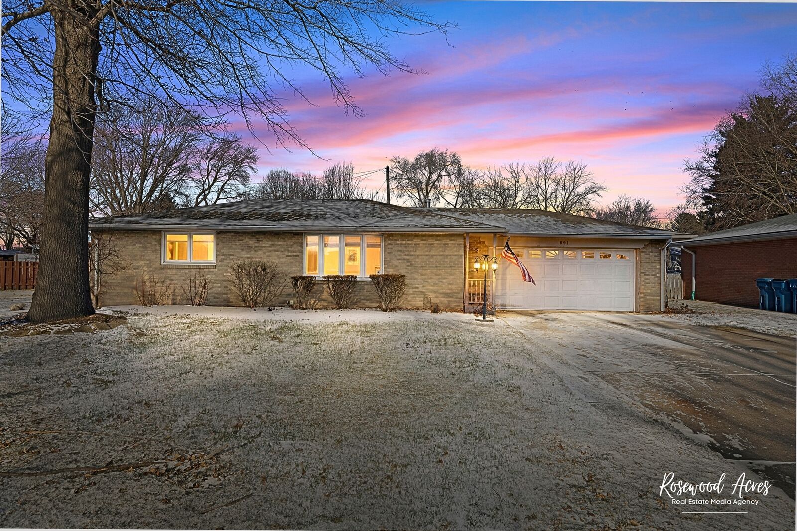 Property Photo:  691 W River Street  IL 60914 