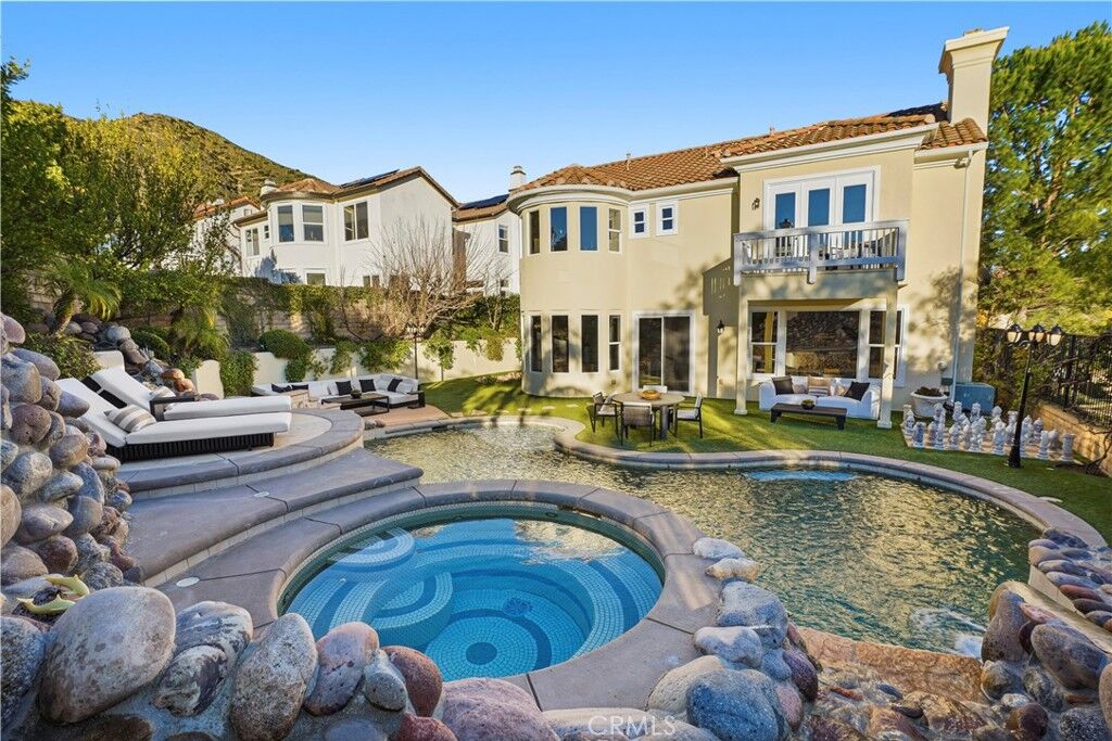 Property Photo:  907 Deerhill Road  CA 91377 