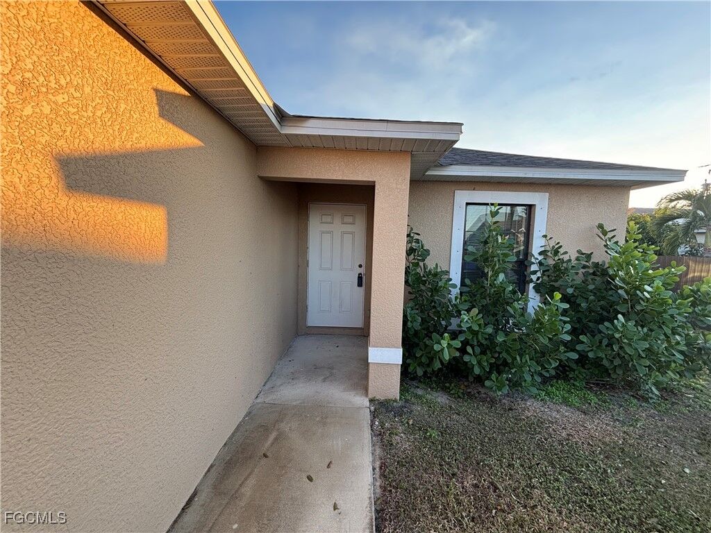 Property Photo:  1210 Cape Coral Pkwy W  FL 33914 