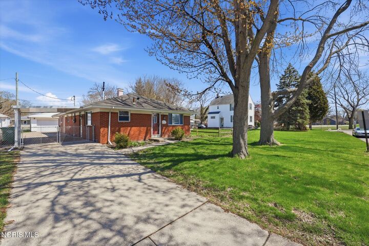 Property Photo:  1004 Birch Avenue  OH 43537 