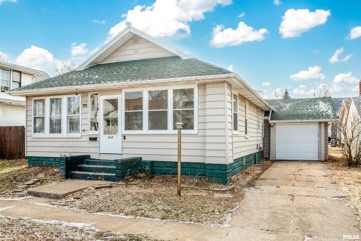 Property Photo:  418 Charles Street  IL 61554 