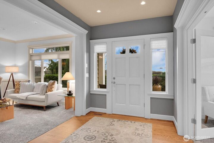 Property Photo:  217  9th Avenue S  WA 98020 