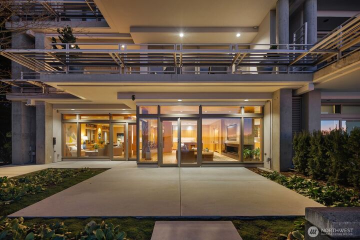 Property Photo:  5505  Lake Washington Boulevard NE 1-E  WA 98033 