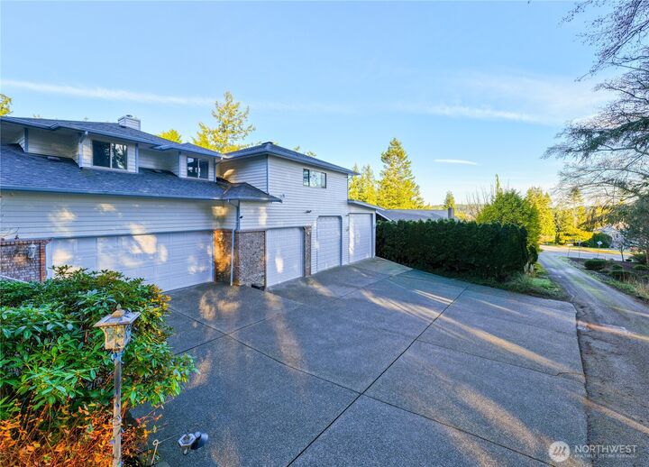 Property Photo:  2115  Fairway Lane  WA 98277 